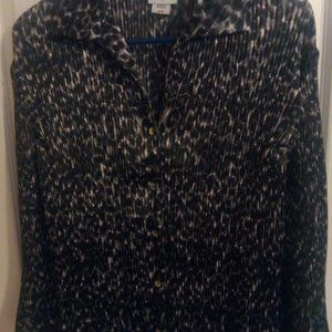 Jaclyn Smith large grey and white steam pressd top